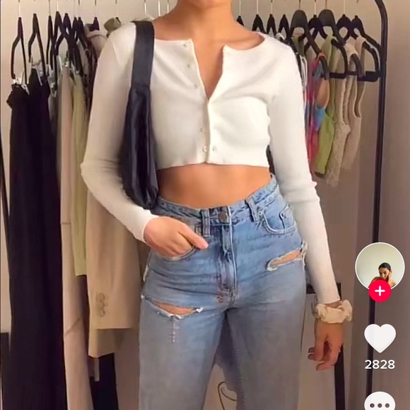 Aritzia Izzy Cardigan - Picture 5 of 5